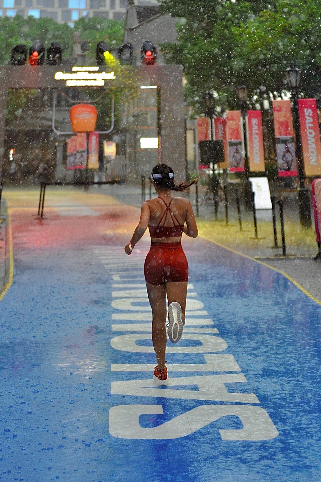 雨战萨洛蒙跑道！在暴雨中狂奔太自由了！💦