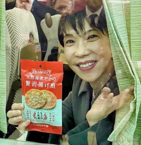 中国这次制裁让日本国内的反应这么大，甚至有点超乎预料。
 
近期我们对日本开始了