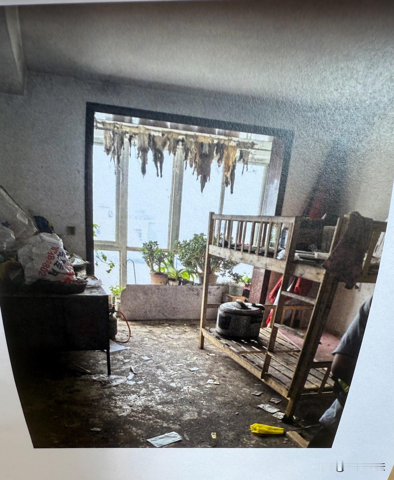 西安，一女房东将房子租给一对恋人，不料，却遭遇了“租霸”。这对恋人先是拖欠房租一