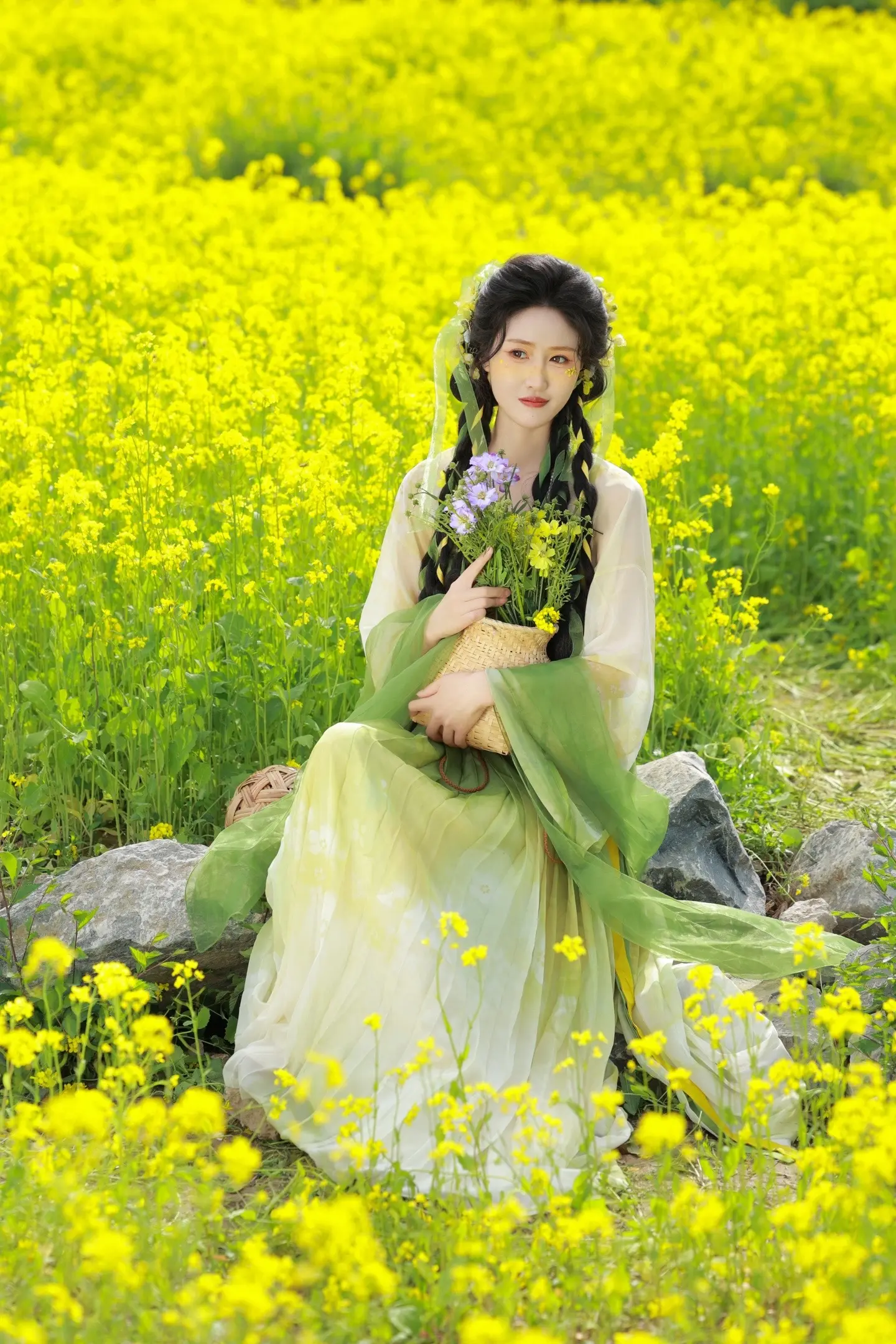 哪儿有这么好看的乡野村妇🥰。