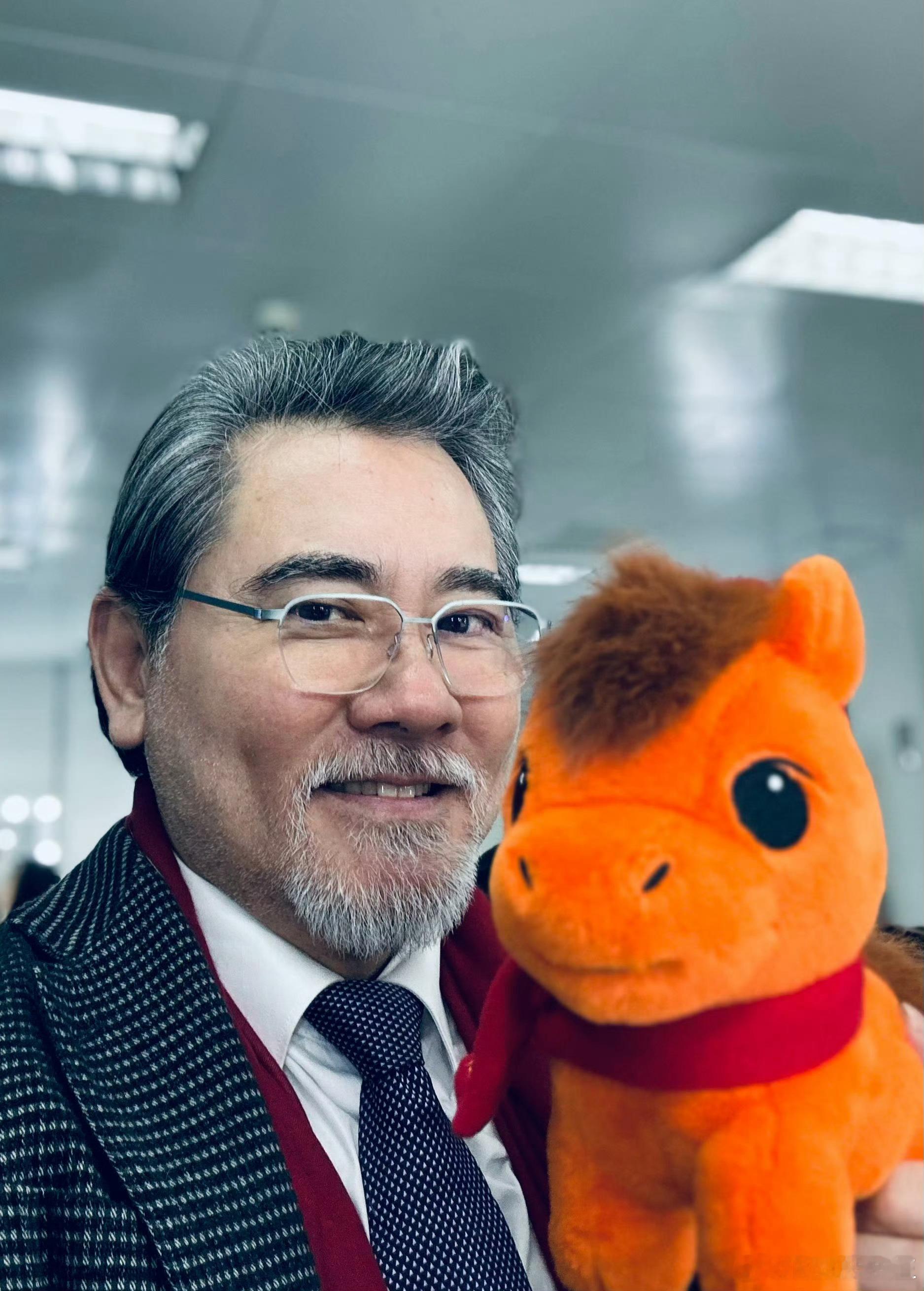 网友评价赵文瑄老了，赵文瑄怒怼网友，并各种讲述自己有多帅，且帅的好处有多少。 