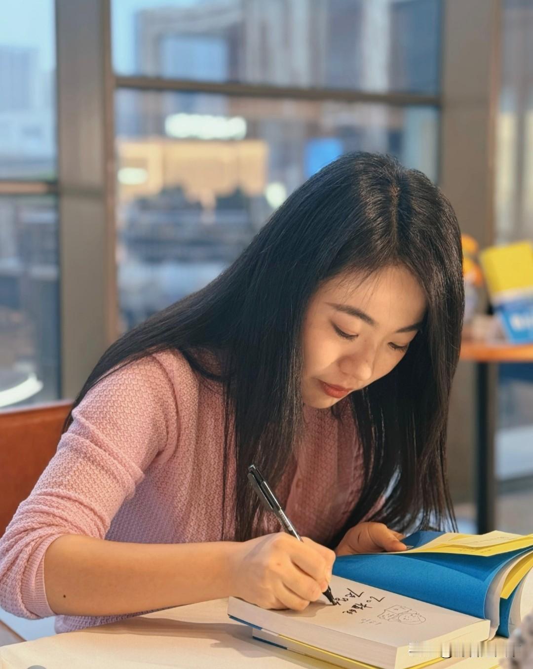 人民大学撤销蒋方舟硕士学位之后，她有一项收入可能会大打折扣了。
众所周知，蒋方舟