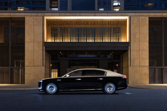 中国超豪华车市场为何尊界能成功 在超豪华车这片竞争激烈的“战场”上，尊界S800