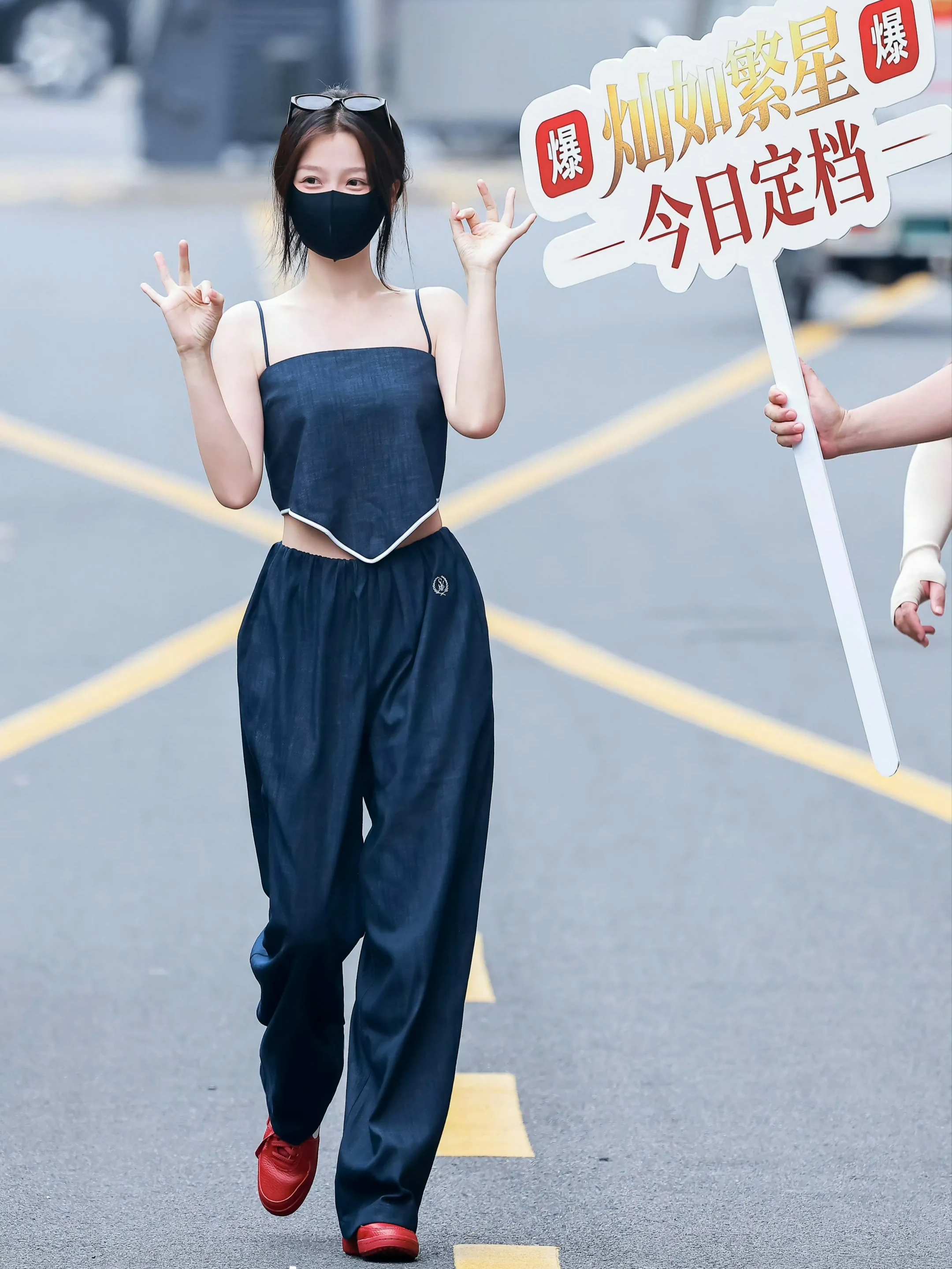 剧宣天才虞书欣发力了真不愧是欣欣子，这么新颖的剧宣也只有她啦，狠狠期待新角色何盼