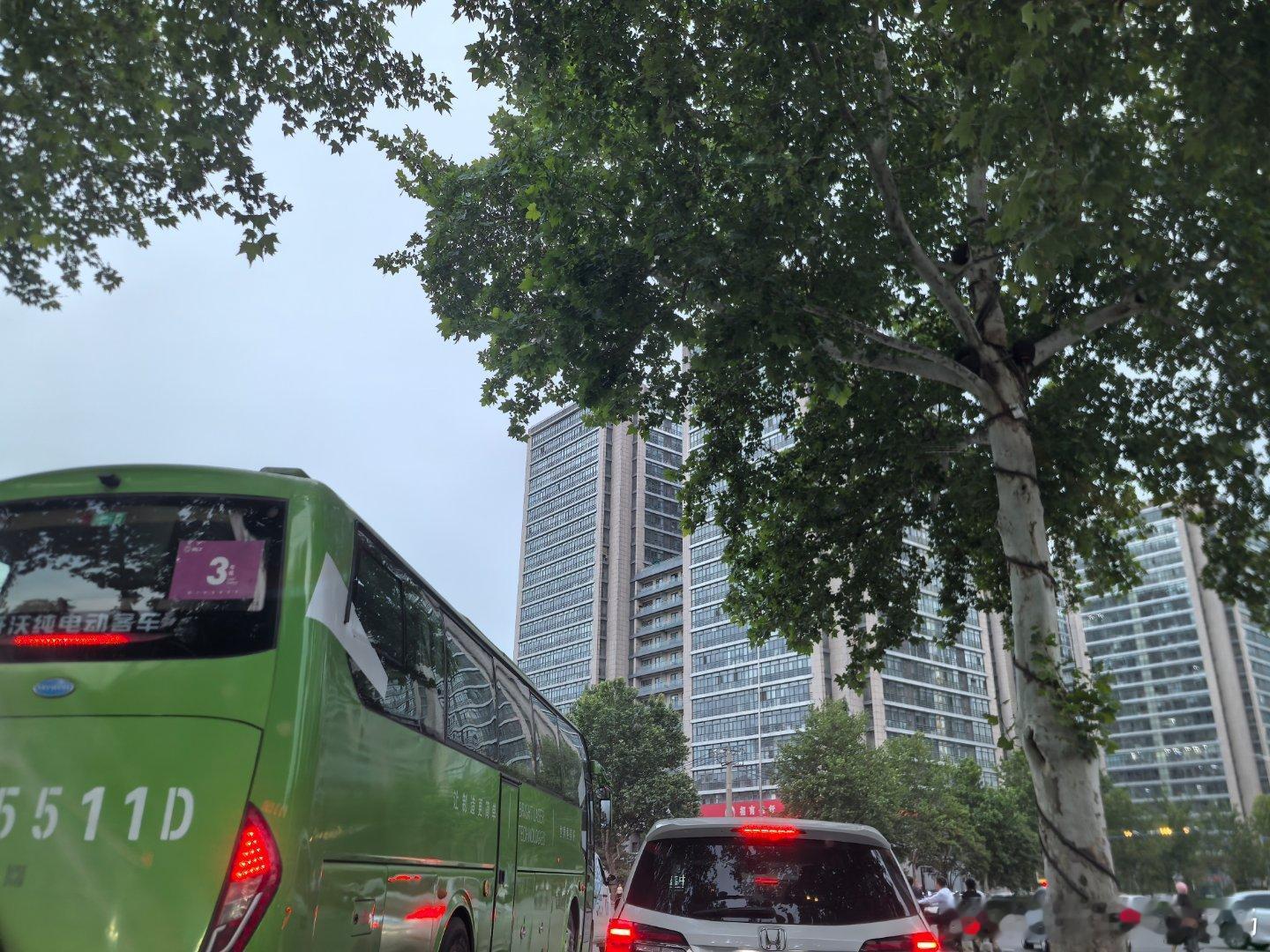 吃一次冰雹亏，现在天阴了，一定要挪车，吃一堑长一智我要上同城精选  ​​​