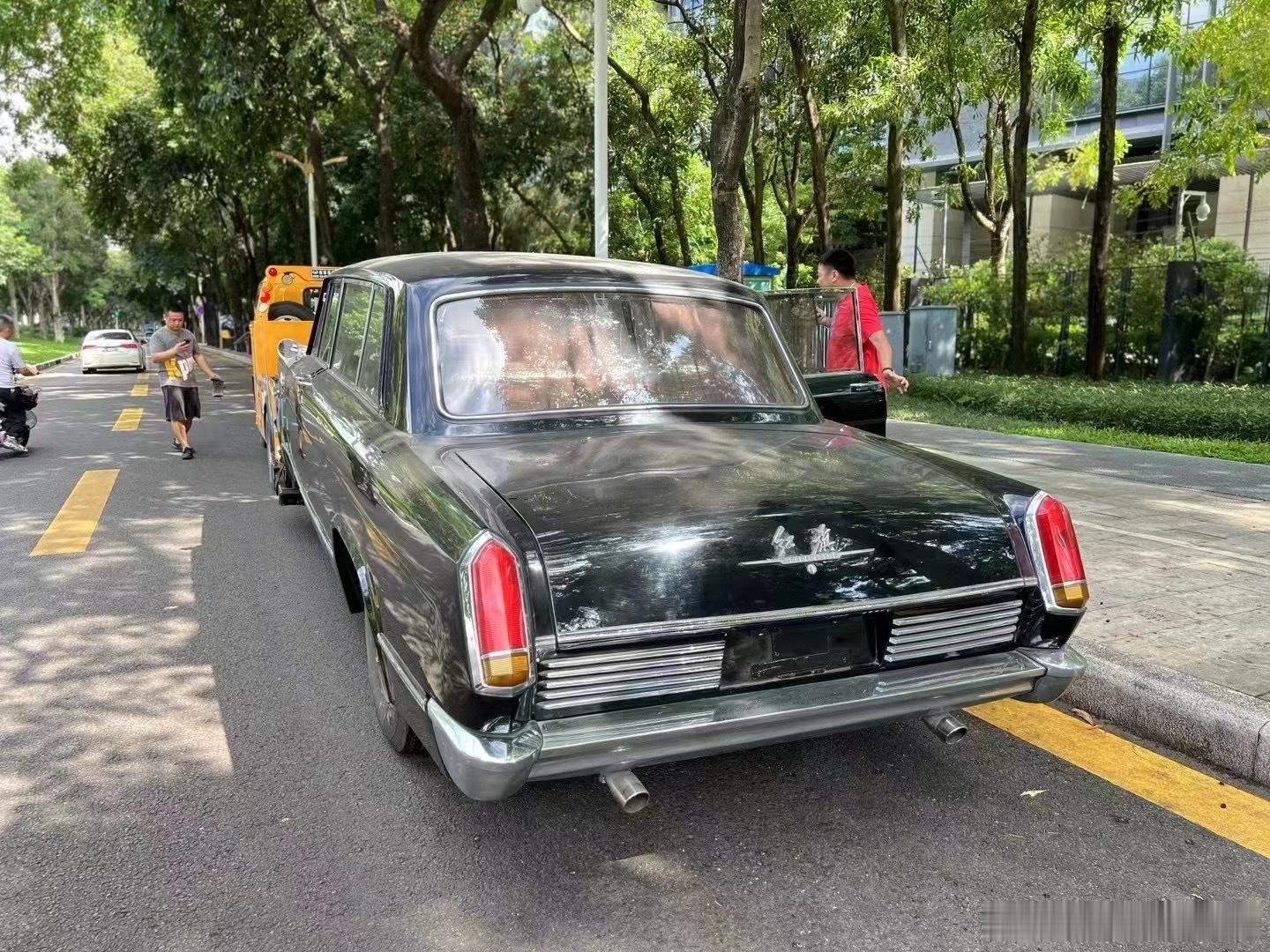 是一个难得的宝贝红旗CA770！1974年首批！也是见证中国汽车行业的奇迹！纯纯