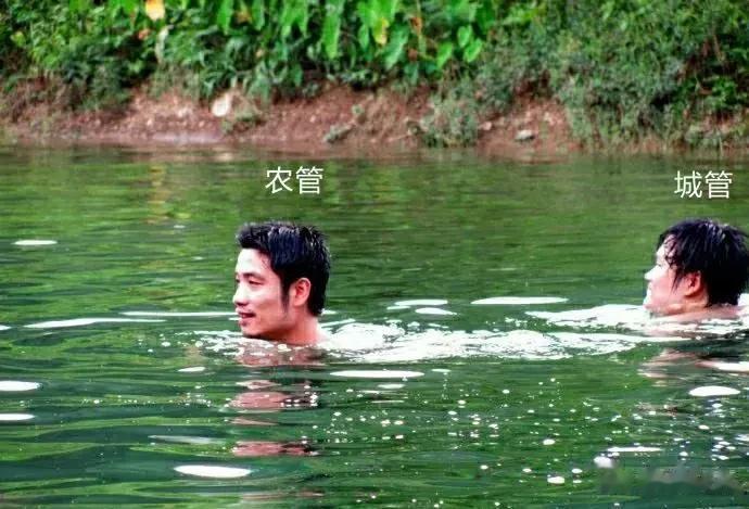 假如“城管”和“农管”同时掉到水里了，请问你会先救哪个？[我想静静]

    