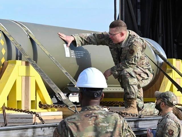 美国已向以色列转移了大量钻地炸弹，据信这是为新一轮与伊朗的对抗做准备。海外新鲜事