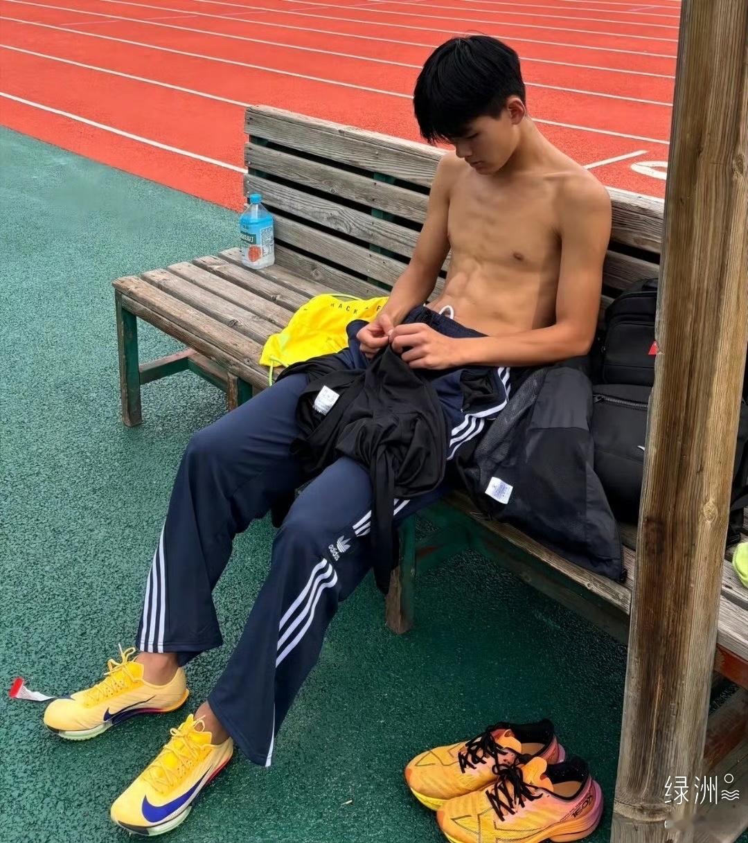 能让我狂奔的‮了除‬大雨‮只也‬有你了。  ​​​