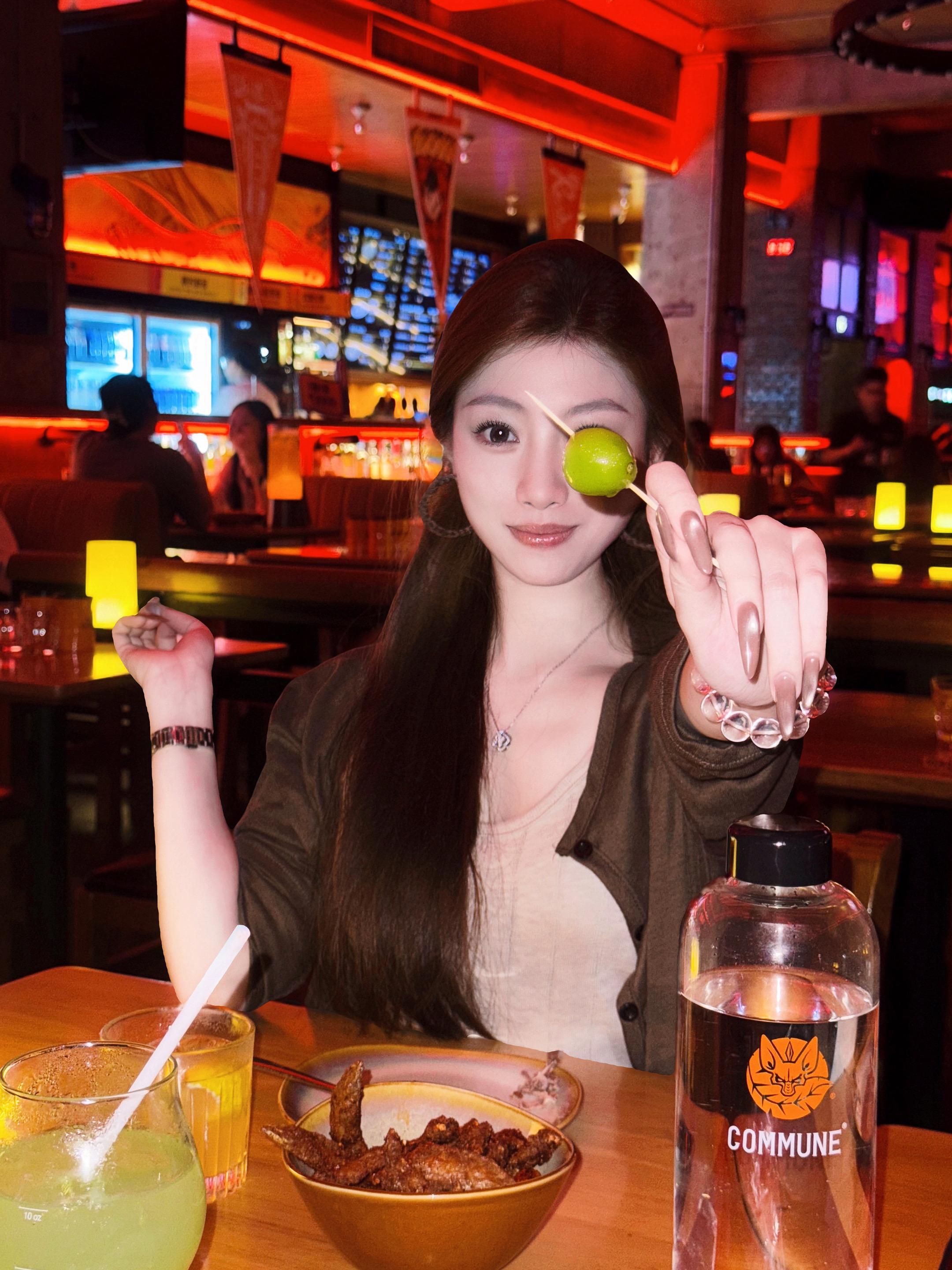 但見旁人談情何引誘 問到何時葡萄先熟透