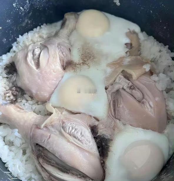 我的同事，00后，每天带自己做的饭
大家怎么看呢？ [抠鼻]
.