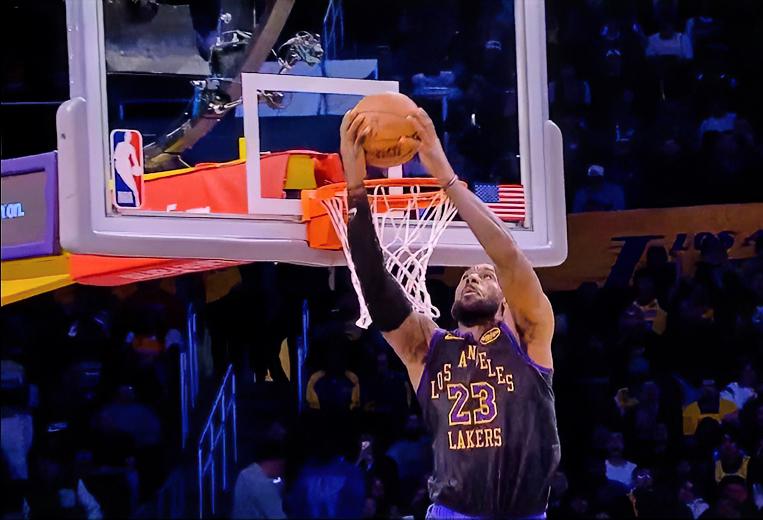 G2湖人强的让人陌生！
今日，湖人在系列赛第二场较量中101比94再次拿下火箭，