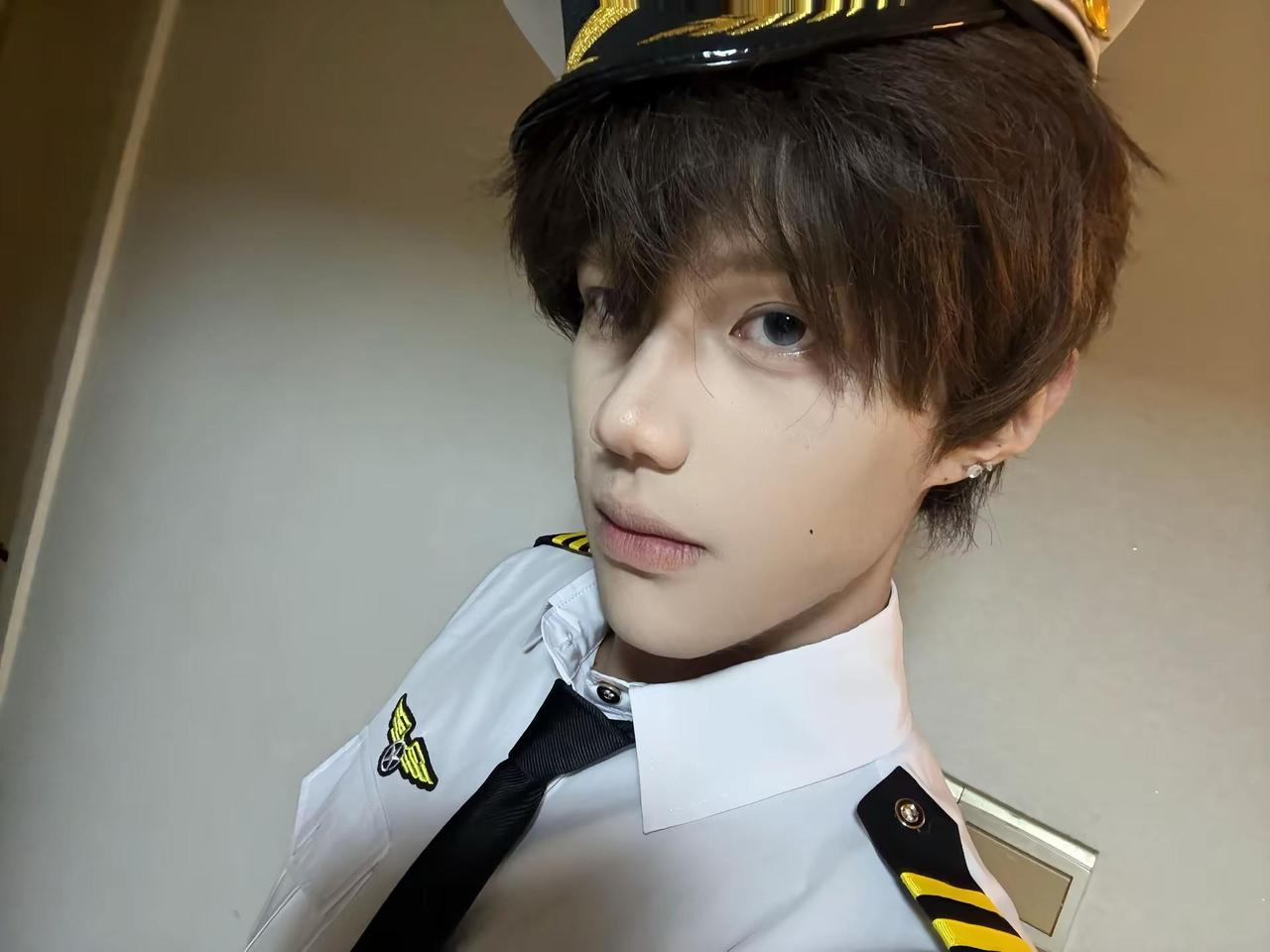 抓到 法死。空少 制服