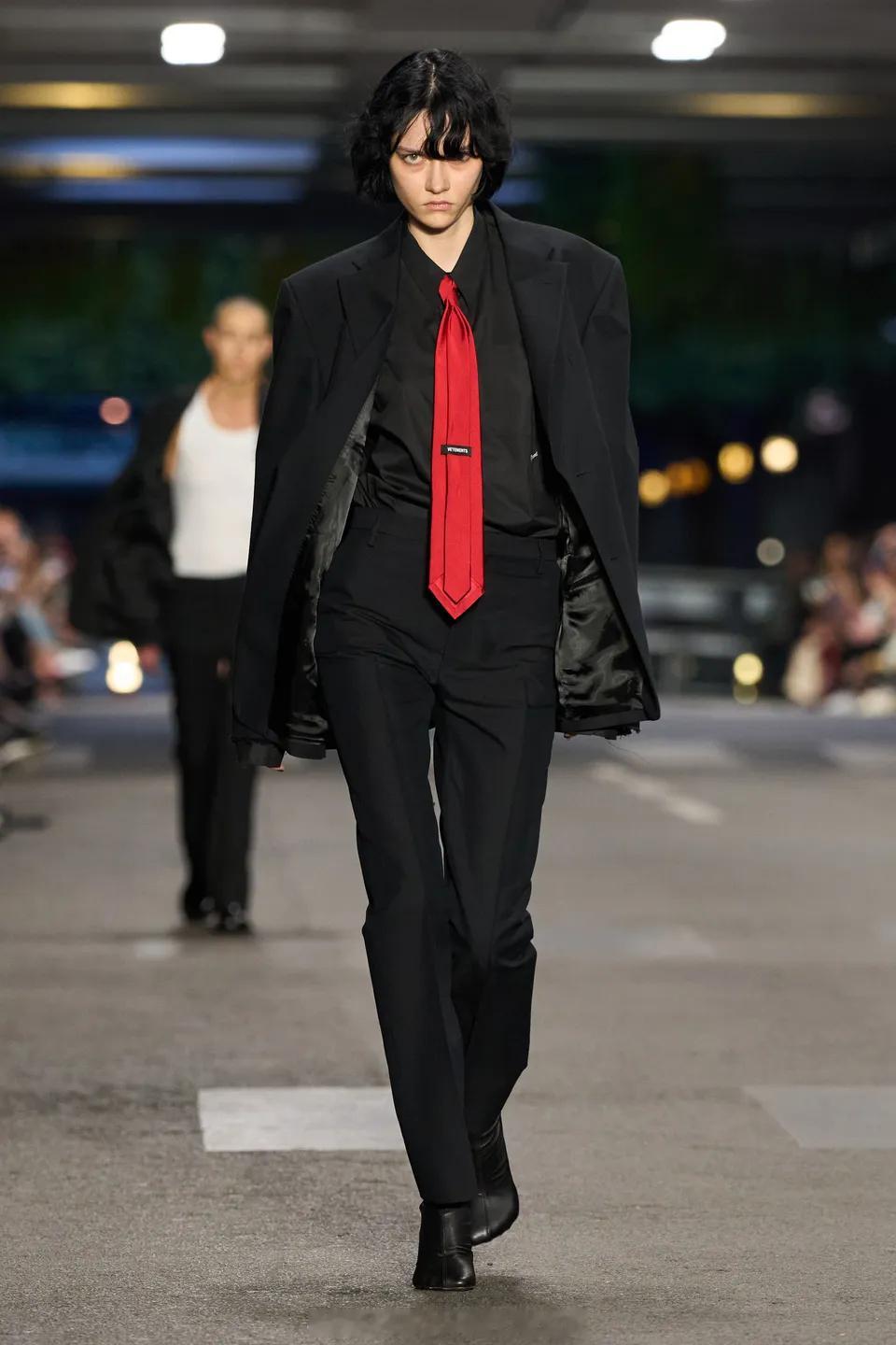 WELOOK我们看风尚 【WE我们看SHOW】 VETEMENTS 2027春夏