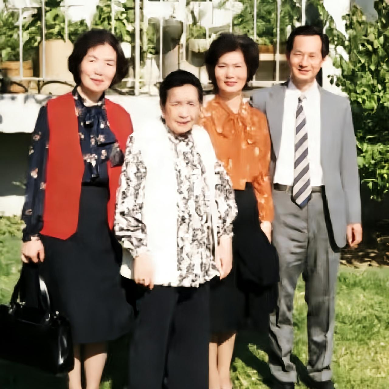 1982年，吴石夫人王碧奎来到美国，儿子吴韶成、女儿吴兰成早已按捺不住激动的心情