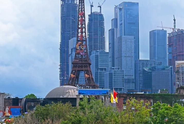 全世界像深圳这样大手笔建设超高层摩天楼的城市并不多，尤其是近几年，很多城市暂缓了