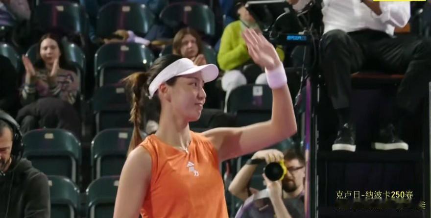 王欣瑜6:4、6:2击败马萨洛娃，轻松晋级到克卢日站的八强。现在王欣瑜打低排位球