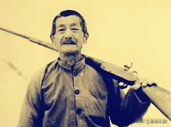 1945年4月28日，河南西峡县伏岭村，60岁的老农吕永太正像往常一样在地里干农