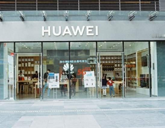 华为重回第二：手机市场正在变成一场两个人的游戏
