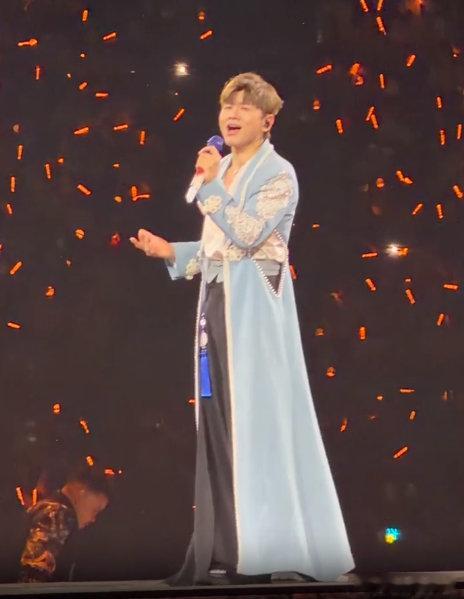 张杰怎么这么会扭 张杰一扭起来，舞台都熠熠生辉！他身姿轻盈且帅气，又苏又帅卡点超