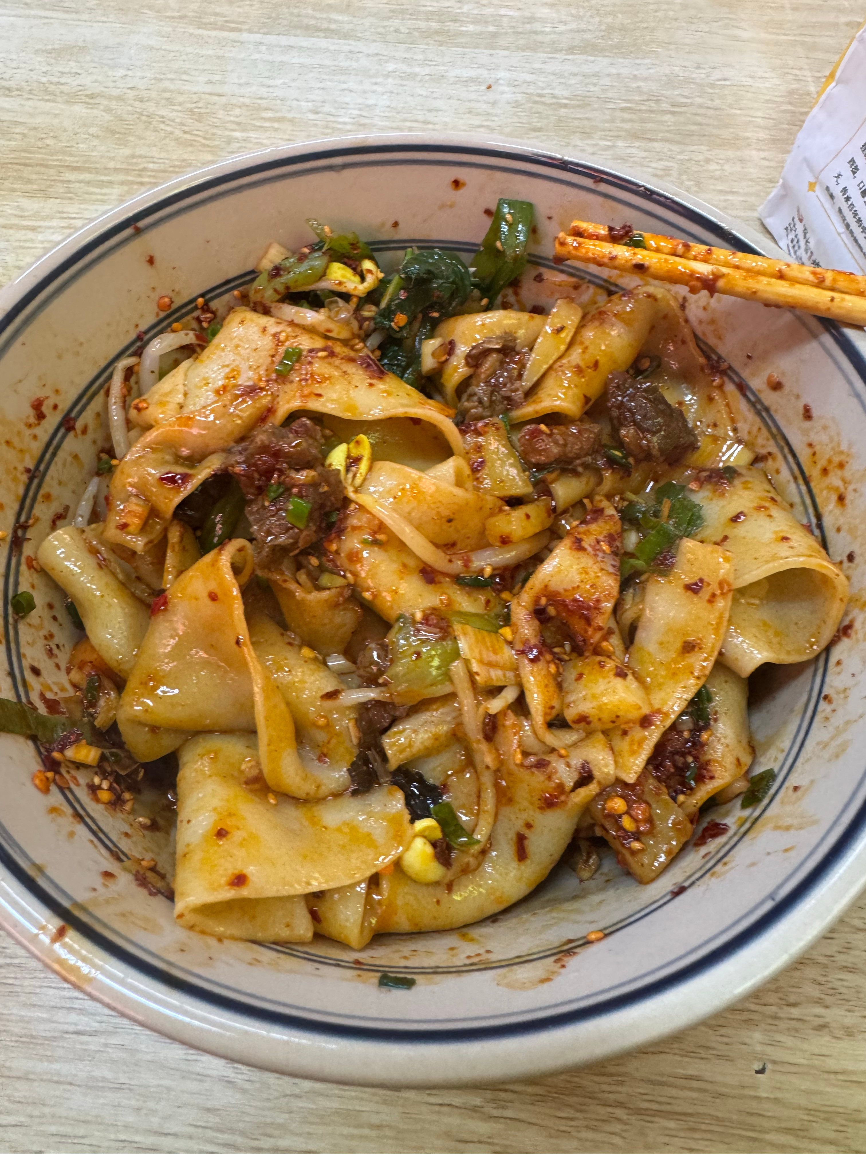 谁能拒绝这么一碗面经典牛肉面➕油泼！！！ 赢球=开心🥳 ​​​