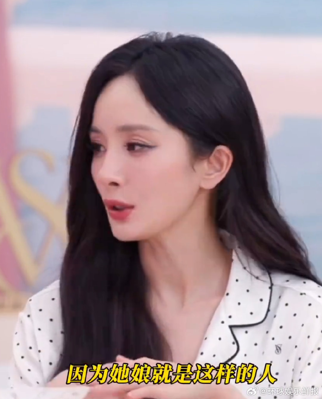 杨幂解答为什么绣绣爱管闲事原来绣绣爱管闲事是有原因的，杨幂透露，绣绣在原生家庭里
