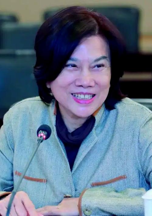 扎心了，透过现象看本质，格力办学背后的六个扎心现实！

1、学历正在变成一张越来