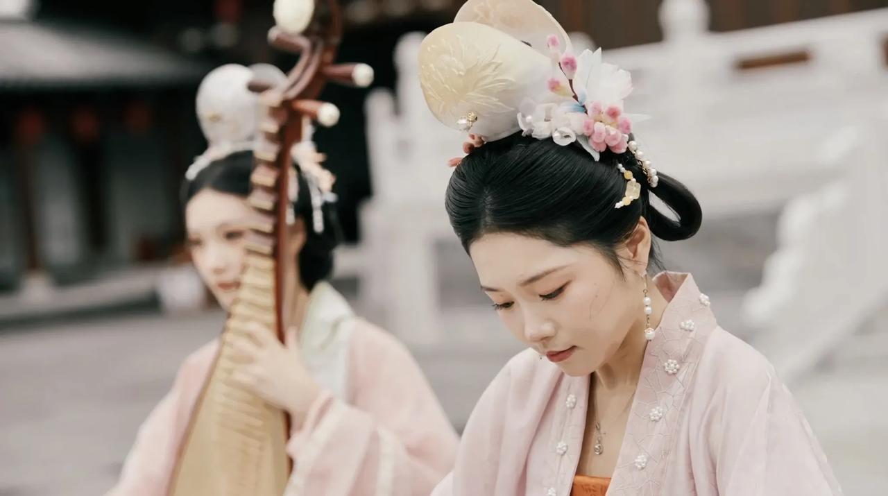 #上联：油盐酱醋伴日月，

求下联#
下联:琴棋书画陪昼夜。