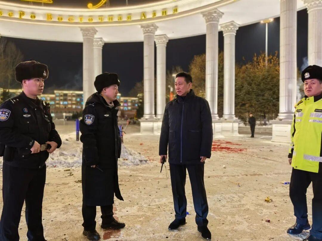 除夕守岁护平安~同江公安全警在岗护航新春

2月16日除夕夜，万家灯火辞旧岁，阖