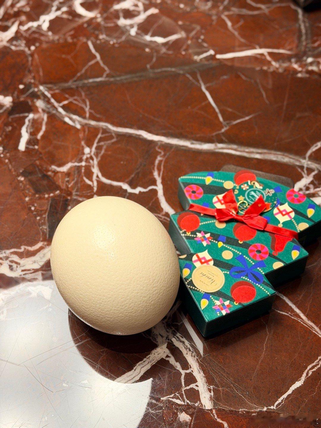 朋友送了一只鸵鸟蛋，巨大。怎么吃比较好？ 