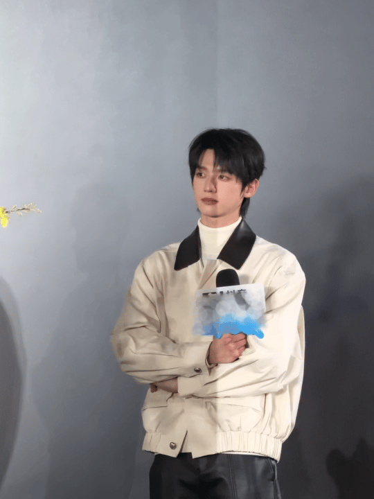 赖伟明本人好帅 线下的伟明长这样啊。。。状态在线的帅！赖伟明你敢耍我。。。不管你