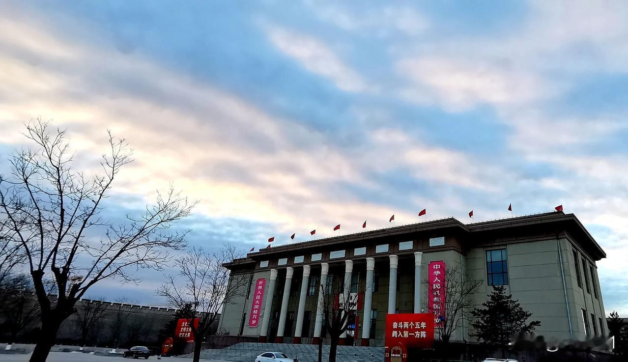 大同晨光（原创）
大同古城西门外最具代表性最具特色的地标性建筑