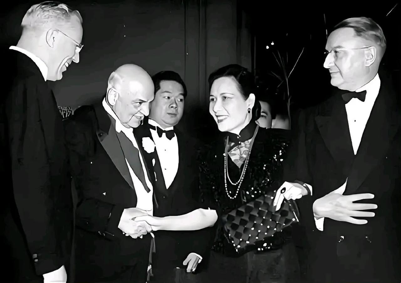 1948年 纽约。宋美龄向美求援，杜鲁门不耐烦地对宋美龄说：你们蒋宋两家是中国的