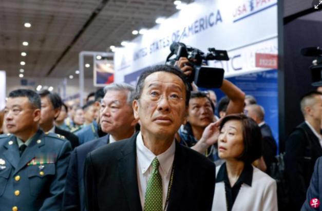 台“防长”叫嚣大陆制裁没用？瞧瞧岛内军购的烂摊子和那7家被精准打击的欧企吧！
