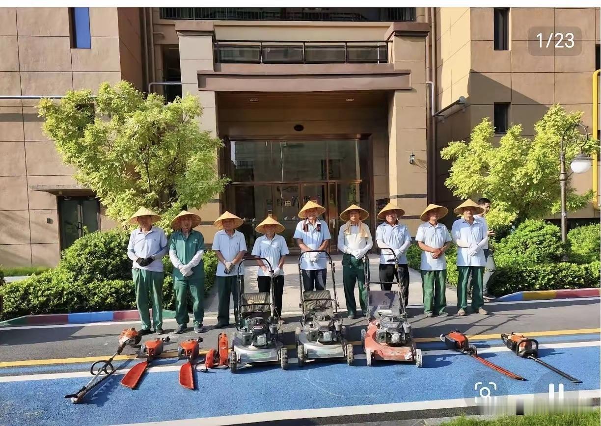 物业，把小区当成养老院。