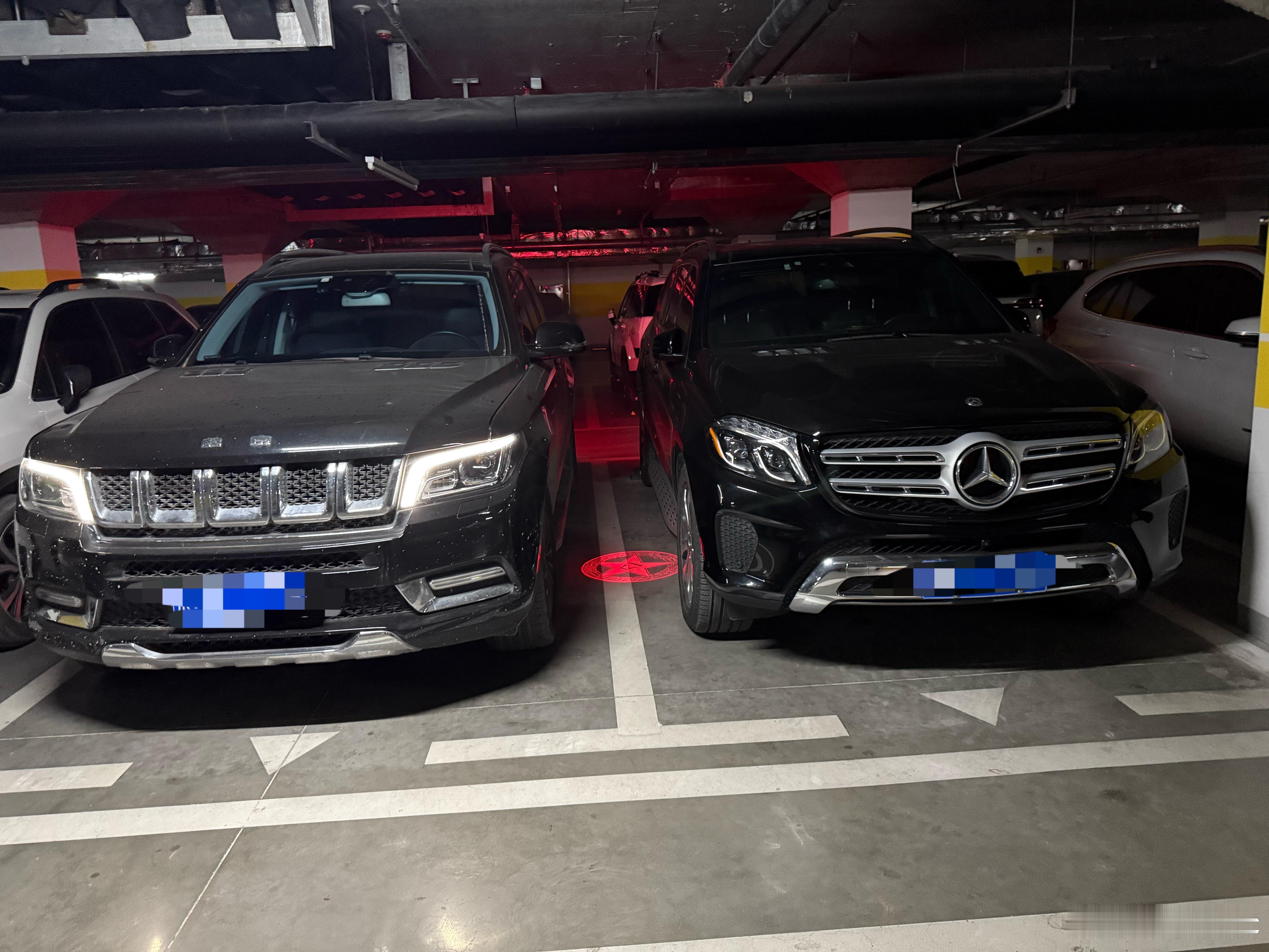 故意停旁边，这车开车门，地上投射的迎宾灯让我肃然起敬… ​​​