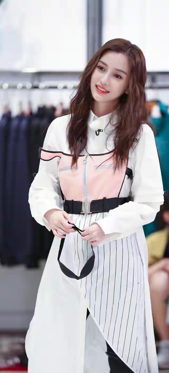 杨颖这身打扮太漂亮了，演技也好