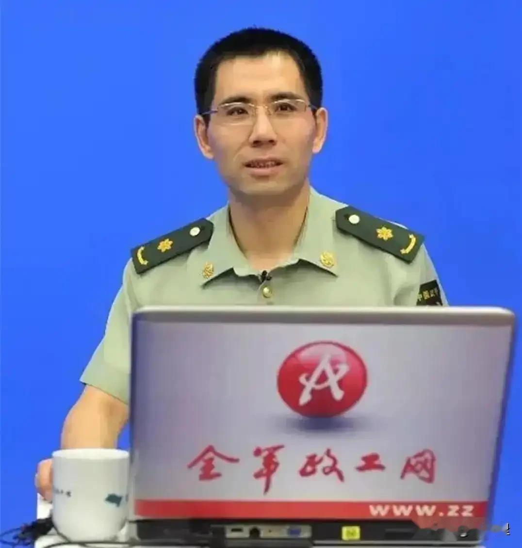 内蒙古有一个光棍，收养了一个两个月大的男婴，名叫董永在。

他把孩子养大，养成了