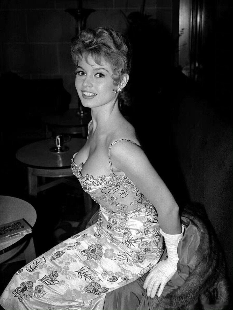 #欧美电影[超话]# 碧姬·芭铎(Brigitte Bardot)，法国影星，代