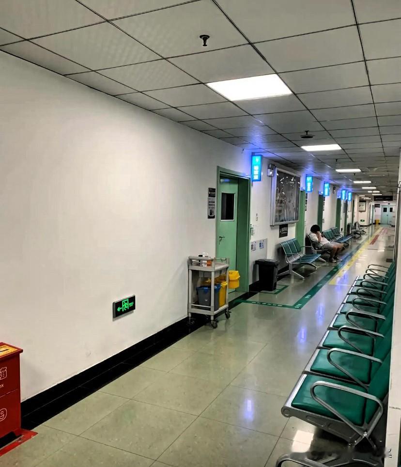 姑父昨天刚火化，心里越想越不是滋味。
97岁的离休干部，每月1万8退休工资，
看