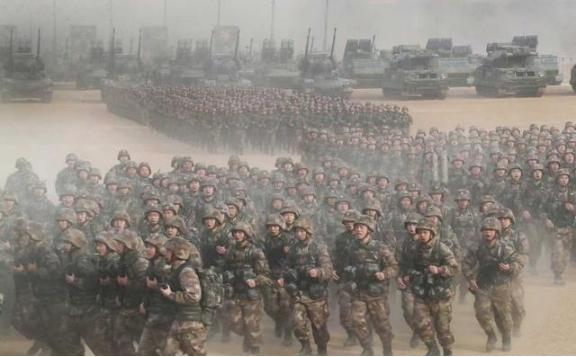 美军能打赢解放军吗？俄媒认为两军差距太大，除了人多，其他全是弱势。俄媒直戳要害，