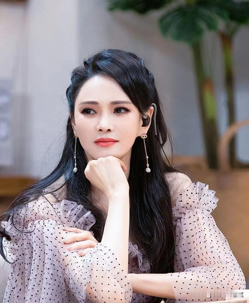 庾澄庆要哭了，
伊能静也不淡定了！
他们怎么也想不到，恩利和秦昊的关系，相处的这