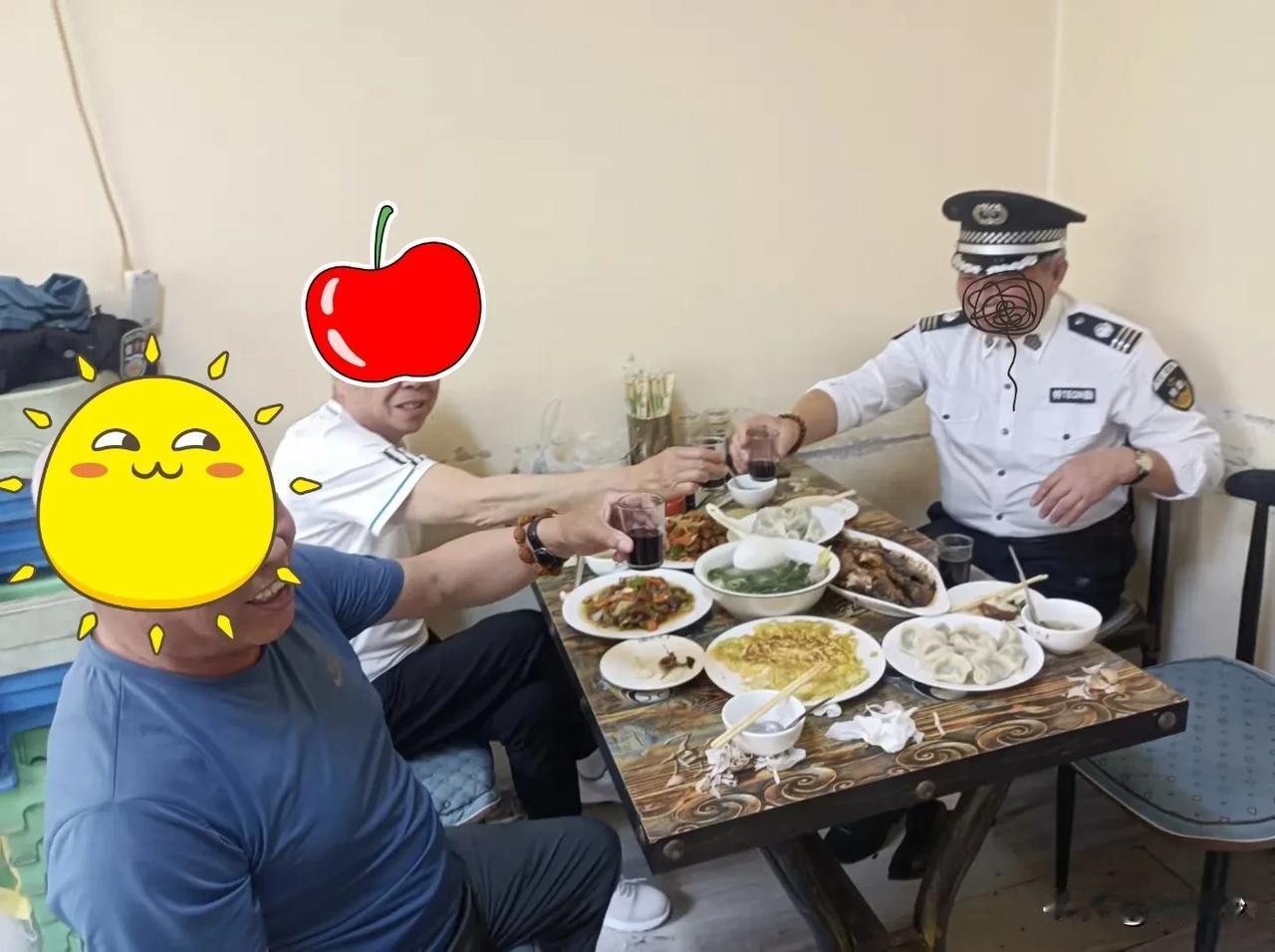 看这肩章级别应该很高，就是不知道是哪个部门的[what]