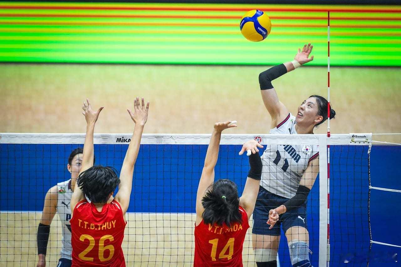 国际排坛动态2026女排亚锦赛C组第一轮：韩国队3-1（25-20/22-25/