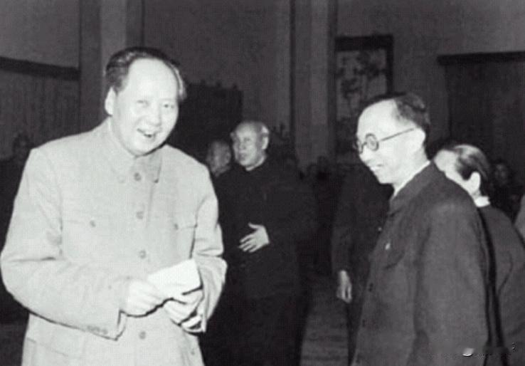 1964年，毛主席谈到溥仪时表示，180元薪水是否过低，毕竟他曾是大清皇帝啊！