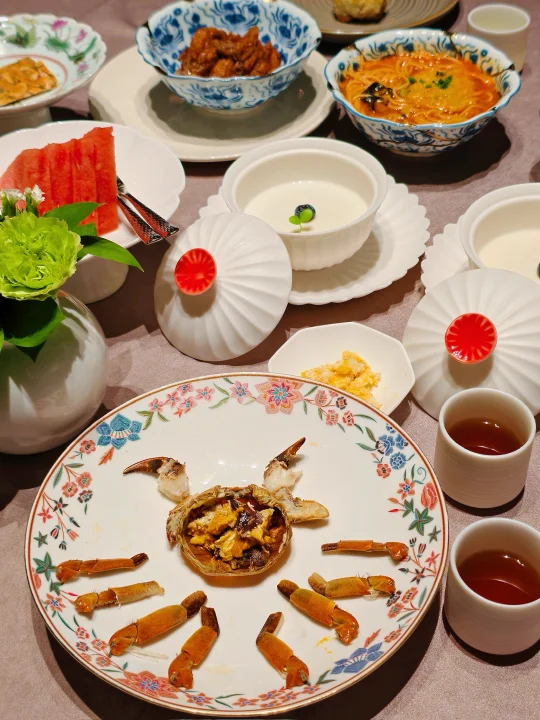 “蟹”逅七夕，在米其林餐厅被拆蟹服务甜哭💕