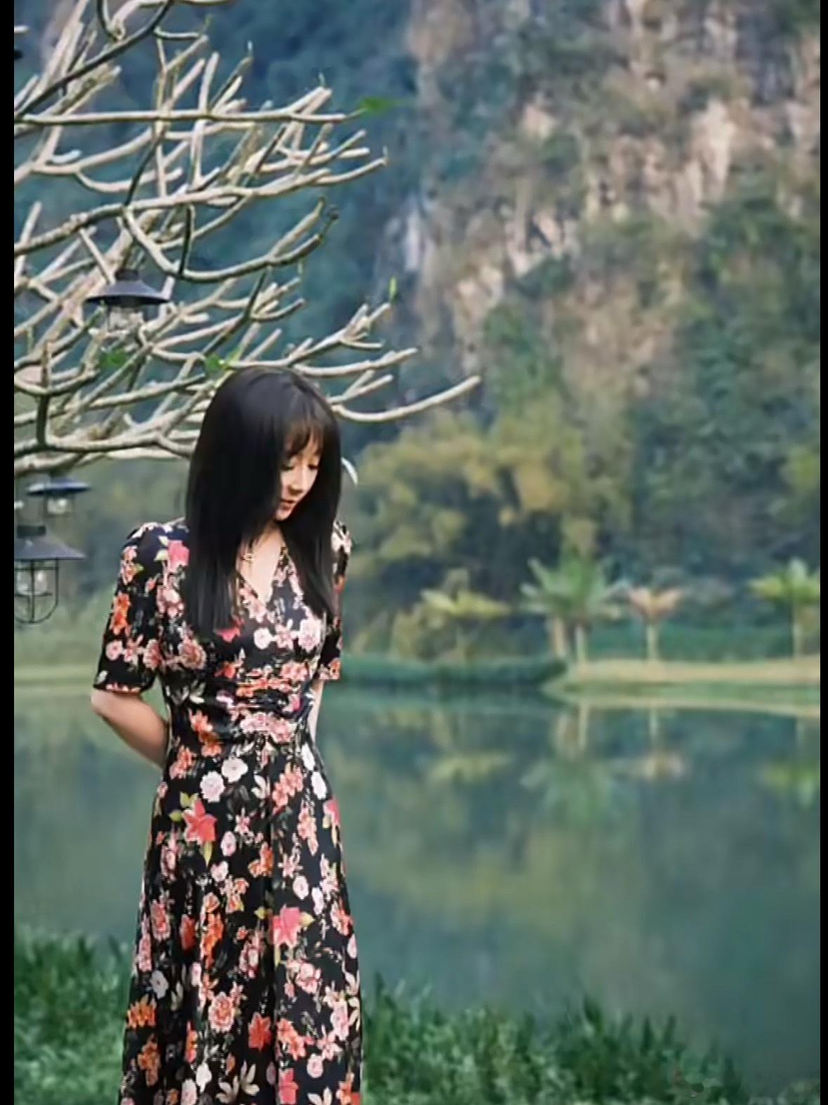 傅首尔现在瘦了好多说实话傅首尔以前讲“白幼瘦”审美的时候挺犀利的，现在自己瘦成这