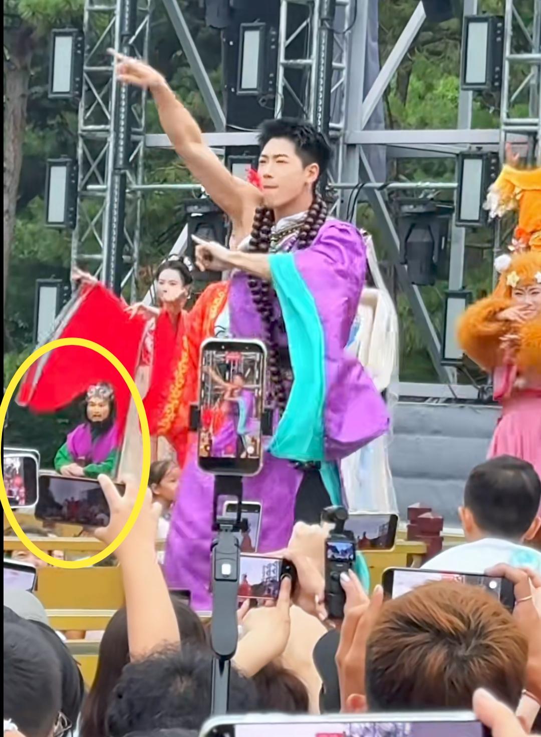机会都是给有准备的人！
最近长春动物园又火了一位NPC，他以极具辨识度的舞蹈舞出