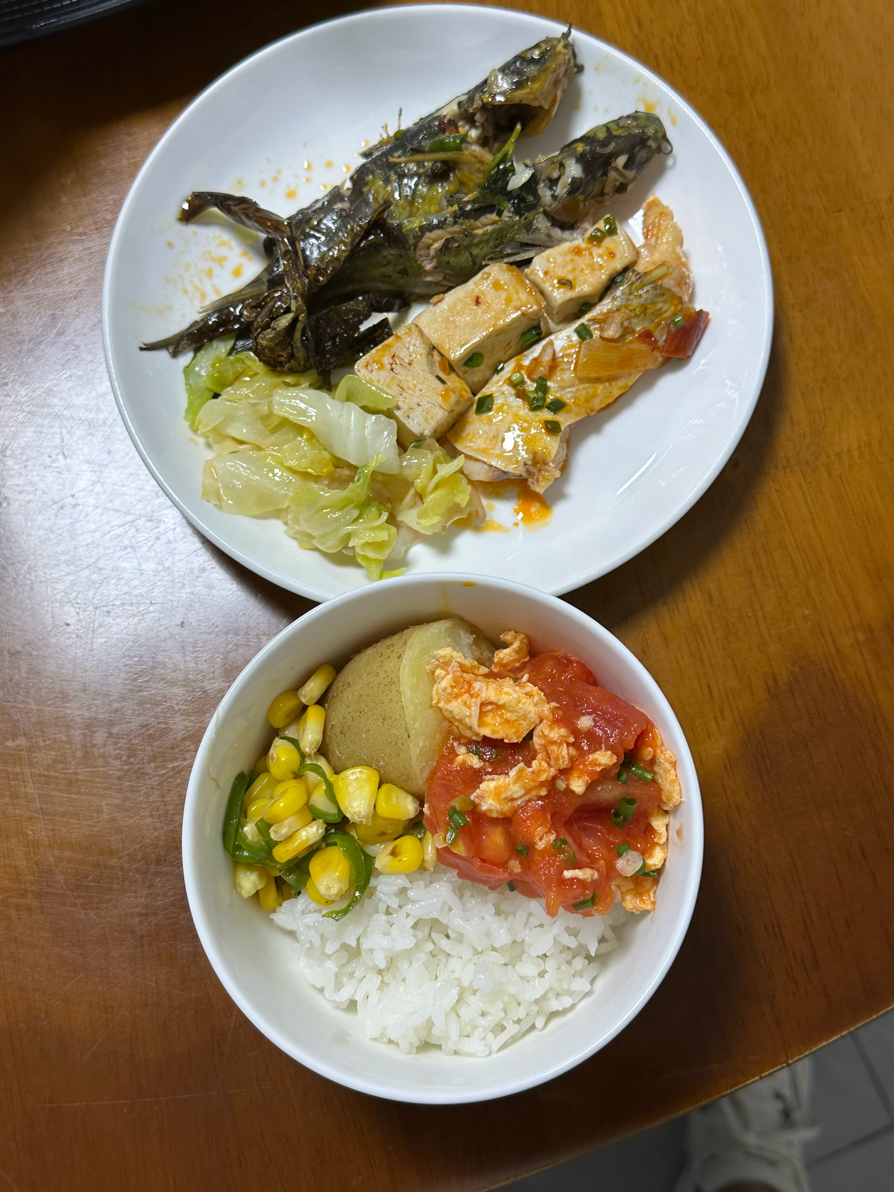 豆腐鱼、三角峰、番茄炒蛋、青椒玉米。 成都