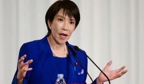 美国嘴上喊降温手里递刀子，欧洲一边劝架一边抢饭碗，俄罗斯盯着远东磨刀，印度等着捡